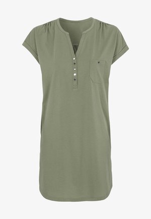 Oliven grøn kortærmet tunika med en notch-krave, fem knapper i placketen, rynket skulderdetalje og en enkelt brystlomme.