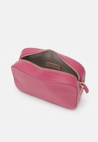 Coccinelle TEBE - Borsa a tracolla - rosewood