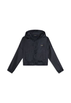 Giacca nera in nylon lucido con cappuccio, tagliata, dotata di zip frontale, due tasche laterali e un logo dorato discreto sul petto.