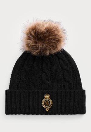 Zwarte gebreide beanie met bruine nepvacht pompon en gouden Ralph Lauren schildembleem op de omgevouwen boord.