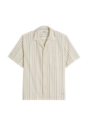 Chemise beige à manches courtes, boutonnée, avec des rayures verticales bleues et vertes et un col camp.
