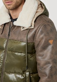 Guess Winterjas - mehrfarbig braun