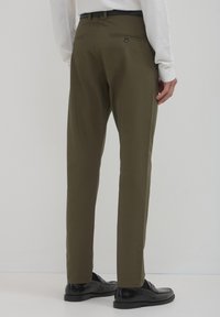 Calliope SLIM  - Chino - verde