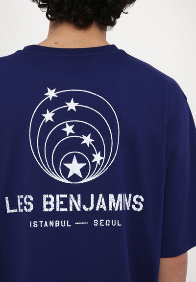 Les Benjamins OVERSIZED TEE  - Μπλουζάκι με στάμπα - midnight