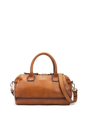 Sac à main en cuir marron avec poignées arrondies, bandoulière amovible et fermeture éclair dorée sur fond blanc.