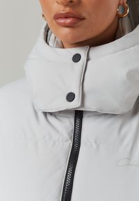 CLOSURE London - Kurtka zimowa