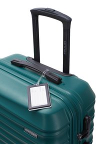 WITTCHEN MEDIUM SUITCASE WITH LUGGAGE TAG FROM ABS - Kufr - green