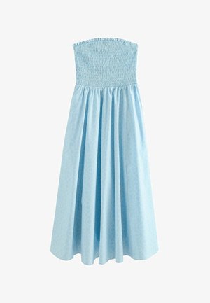 Hellblaues trägerloses Midikleid mit gerafftem Oberteil und fließendem Rock mit dezentem Muster.