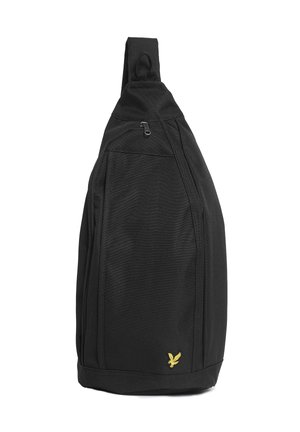 Schwarzer Sling-Rucksack mit einem einzelnen Träger, Frontreißverschlusstasche und kleinem gelbem Adler-Logo nahe dem unteren Bereich.