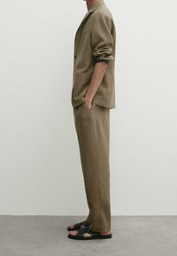 Massimo Dutti Chinosy
