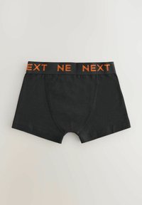 Svarta boxerbyxor med orange "NEXT"-logotyp på midjebandet. Tillverkade av ett slätt tyg med en åtsittande design och subtila sömnadsdetaljer.