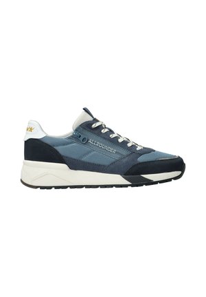 Chaussure de sport pour homme bleu et noir avec semelle blanche, lacets à l'avant, fermeture éclair latérale et branding "ALLROUNDER" sur le panneau latéral.