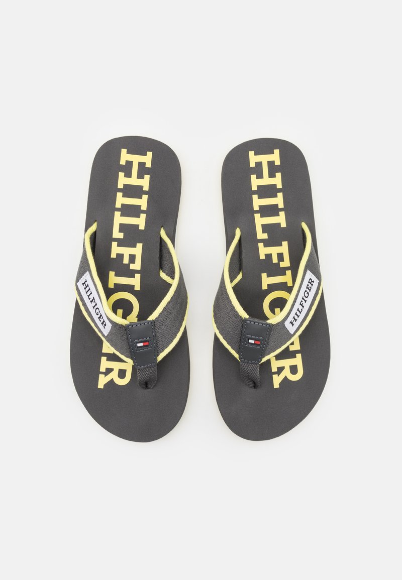 Tommy Hilfiger PATCH BEACH  - Sandaler m/ tåsplit - dark ash