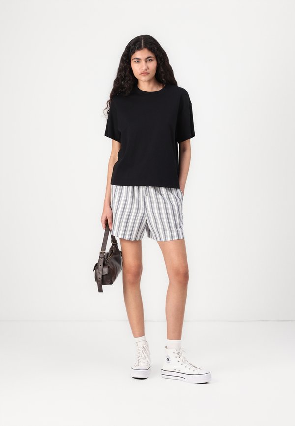 EASY STRIPE - Shorts2