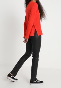 Weekday Sweter