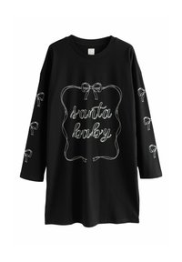 Camisa de manga larga negra con diseños de lazo blanco en las mangas y en la parte delantera, que presenta el texto "santa baby" enmarcado por un gráfico de cinta y lazo.