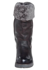 Hnědé kožené vysoké boty s šedým umělým kožíškem na vršku. Texturovaný povrch, kulatá špička a gumová podrážka pro lepší přilnavost.