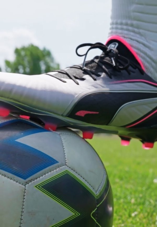 KING ULTIMATE - Football boots artificial grass4