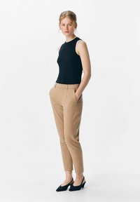 Object OBJLISA SLIM PANT - Pantalon classique - tannin