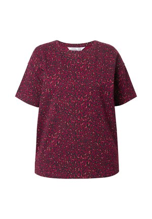Top de manga corta en tela burdeos con un patrón de estampado de leopardo en tonos negro y dorado. Cuello redondo y ajuste relajado.