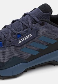 Adidas Terrex AX4 granatowy