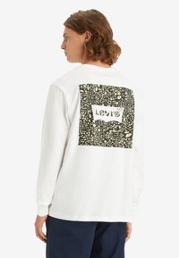 Levi's® RELAXED LS GRAPHIC TEE - Maglietta a manica lunga - floral batwing white