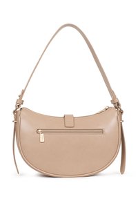 Beige leren handtas met een gebogen vorm, een enkele verstelbare schouderriem, een voorzak met rits en een minimalistisch ontwerp. Gladde textuur en subtiele stiksels.