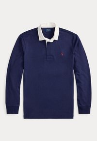 Laivastonsininen pitkähiha polo, jossa valkoinen kaulus ja pieni punainen logo vasemmassa rinnassa, esitetty yksivärisellä taustalla.