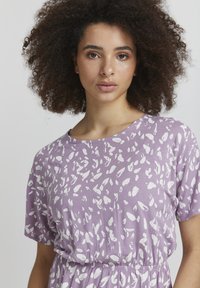 ICHI IHLisa - Džersejové šaty - lavender mist