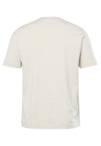 Svetle béžové tričko, krátké rukávy, kulatý výstřih, měkká textura, volný střih, jemný melírovaný vzor, bez viditelného značení nebo akcentů.