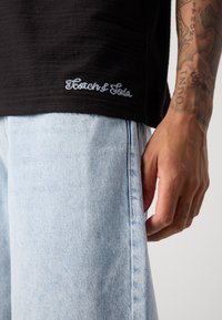 Scotch & Soda RELAXED FIT BOUND NECKLINE  - Print T-shirt - meteorite