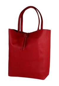 Rode leren handtas met een gestructureerd oppervlak, twee lange handvatten en een trekkoordsluiting aan de bovenkant. Rechthoekige vorm, zonder versieringen.