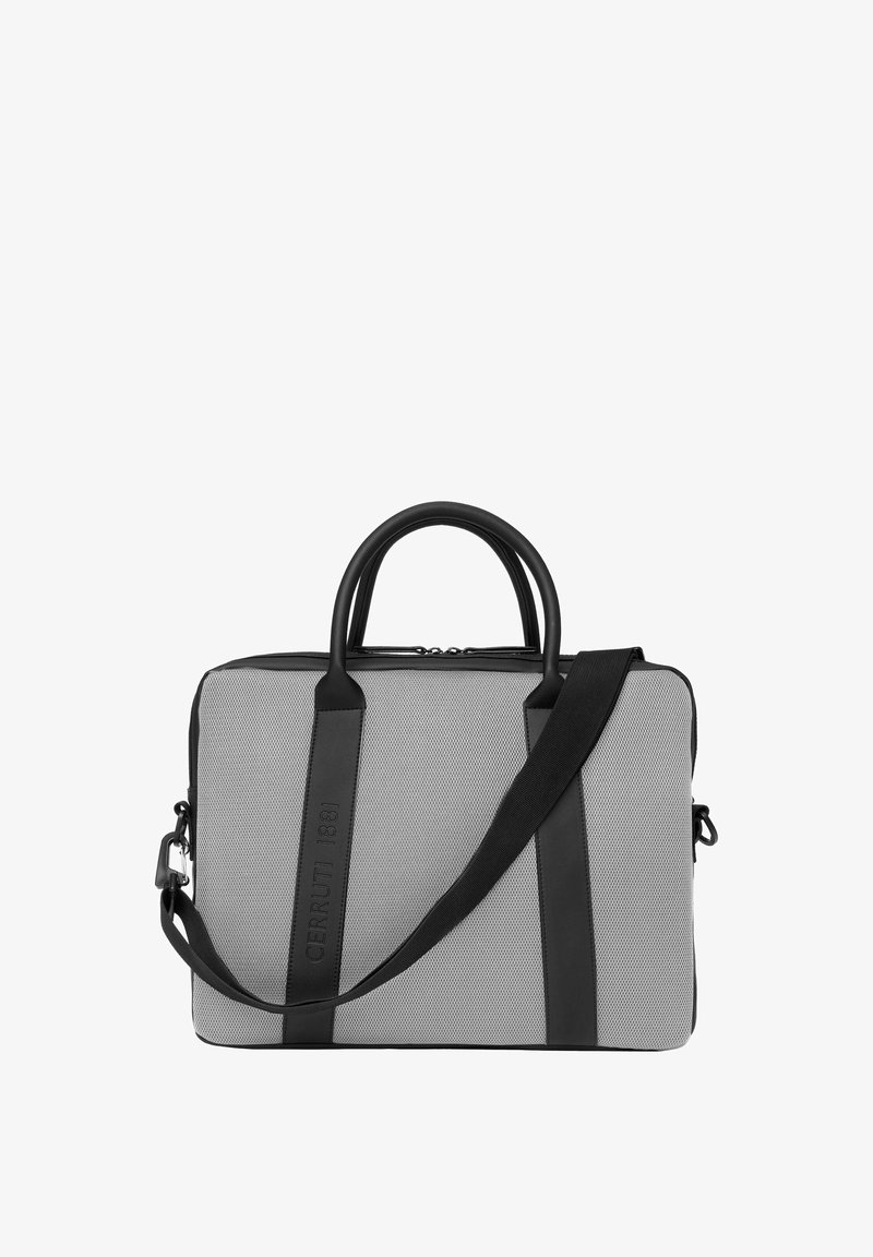 Siva teksturirana aktovka s črnimi usnjenimi ročaji, vertikalnimi poudarki in nastavljivim ramenskim trakom, na sprednji strani vtisnjen napis "CERRUTI 1881".