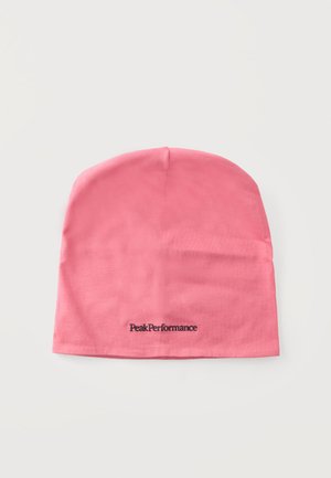Bonnet en tissu doux rose avec le logo "Peak Performance" brodé en noir au centre en bas.
