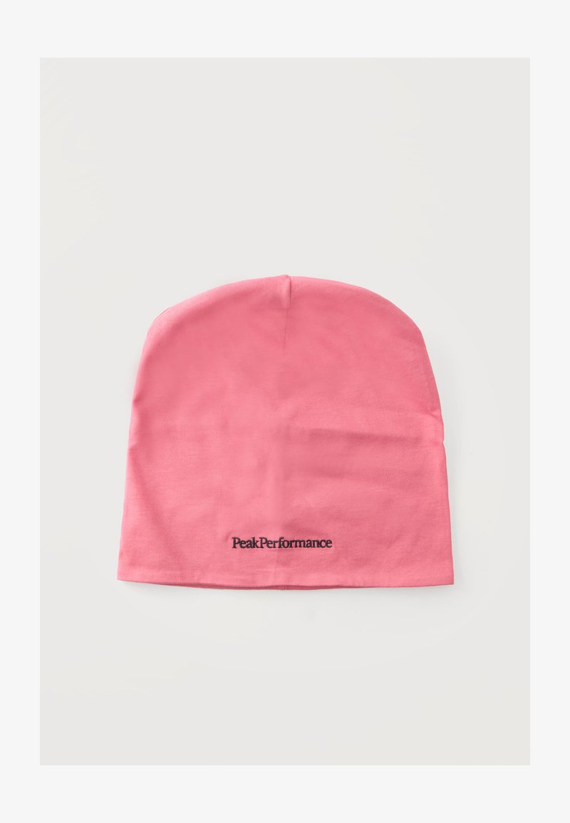 Bonnet en tissu doux rose avec le logo "Peak Performance" brodé en noir au centre en bas.