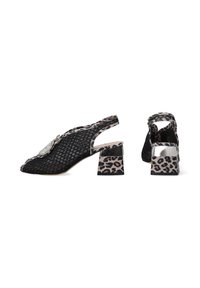 Schwarze Mesh-Slingback-Absätze mit Leopardenmuster-Akzenten, spitzer Zehenpartie und einem Blockabsatz mit einem silbernen Detail auf der Rückseite.