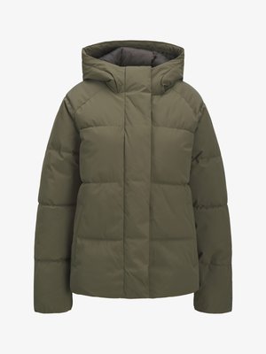 Bunda s kapucňou v olivovej zelenej farbe, s prešívanou textúrou, predným zipsom a bočnými vreckami. Odolný, vodeodolný materiál.