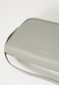 Furla GOCCIA CROSSBODY - Taška s příčným popruhem - agave