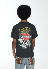 Ed Hardy LOVE KILLS SLANT - Camiseta estampada - charcoal