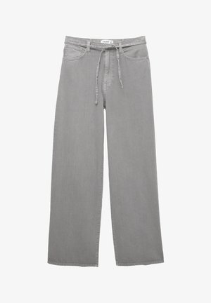 Pantalons en denim gris à jambes larges avec taille à cordon, dotés de poches avant et d'une texture douce, adaptés pour un style décontracté.
