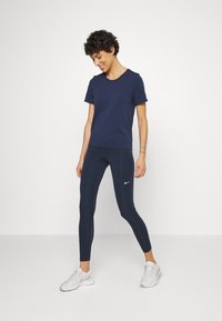 Athleta IN MOTION TEE - T-shirt básica - dress blue