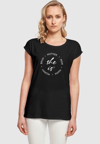Merchcode MOTHERS DAY - SHE IS - T-shirts print - black