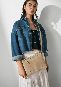 Next STUDDED - Ülerinna-kott - bone