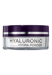 Hyaluronsäure-Hydra-Puder in einem transparenten Glas mit einem lila Deckel, der silberne Streifen aufweist. Das Etikett ist gut sichtbar auf der Vorderseite angebracht.