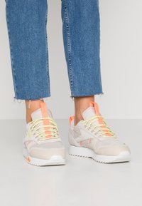 Reebok Classic Sneakers - beige