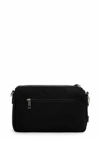 Borsa a tracolla nera in tessuto con forma rettangolare, dotata di una tasca frontale con zip e accessori in tonalità argento, texture liscia e design minimalista.