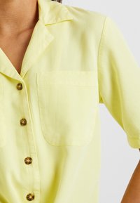 Miss Selfridge Petite Camicia - yellow