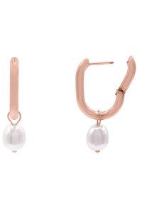 Die roségoldenen Creolen zeichnen sich durch ein glattes, minimalistisches Design aus, bei dem eine weiße Perle am Fuß hängt und eine polierte Oberfläche zeigt.
