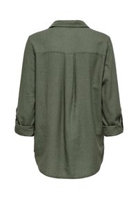 Chemise manches longues vert olive avec poignets retroussés vue de dos, dotée d'une coupe ample et d'une couture d'empiècement droite.