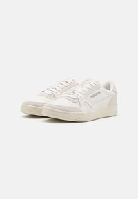 Reebok Classic Sneakers - off-white
